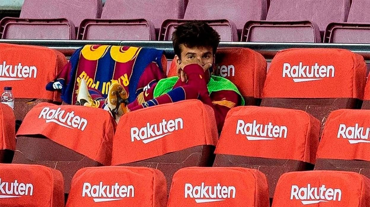 Riqui Puig, en el banquillo