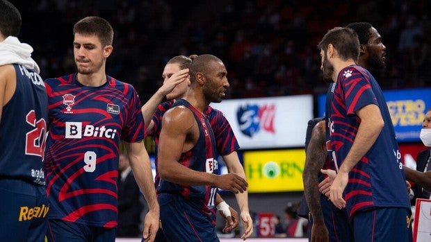 El Baskonia, un quiero y no puedo en Kaunas