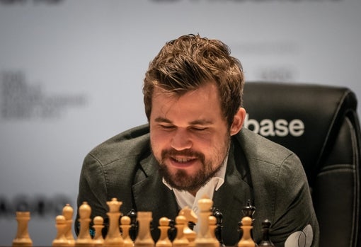 Alguna sonrisita sí se le escapó a Carlsen