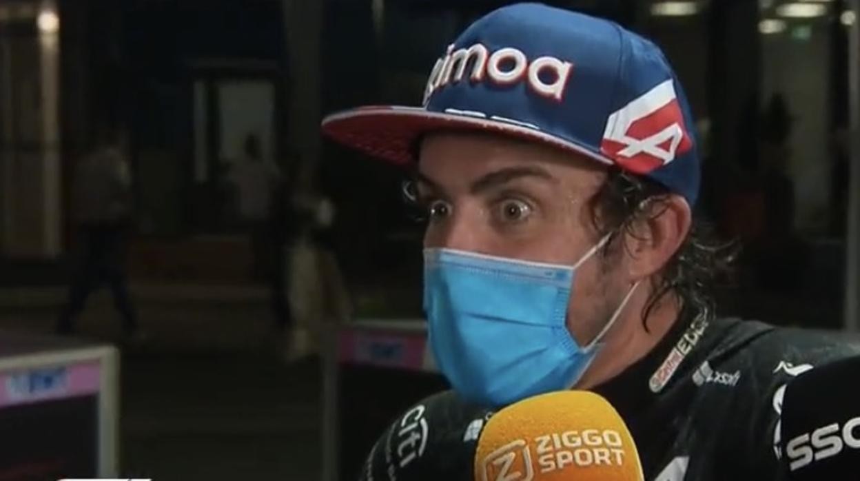 Alonso, durante una entrevista en el Gran Premio de Arabia Saudí