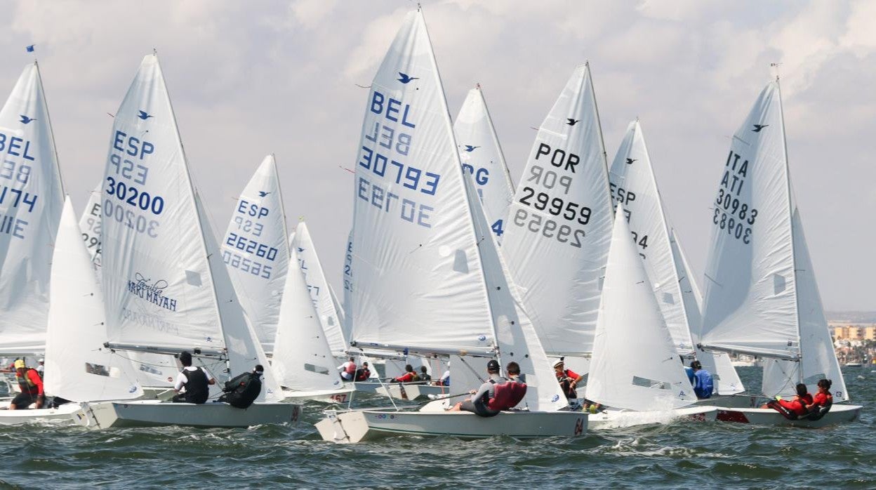 Todo por decidir en el Trofeo Armada de Snipe en aguas del Mar Menor