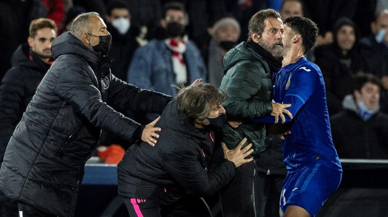 Quique Sánchez Flores, fuera de sí tras recibir la tarjeta roja