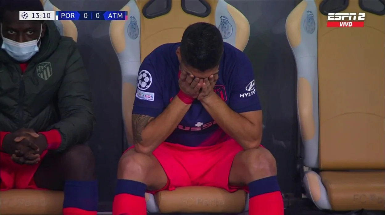 Luis Suárez se retira lesionado y rompe a llorar en el banquillo