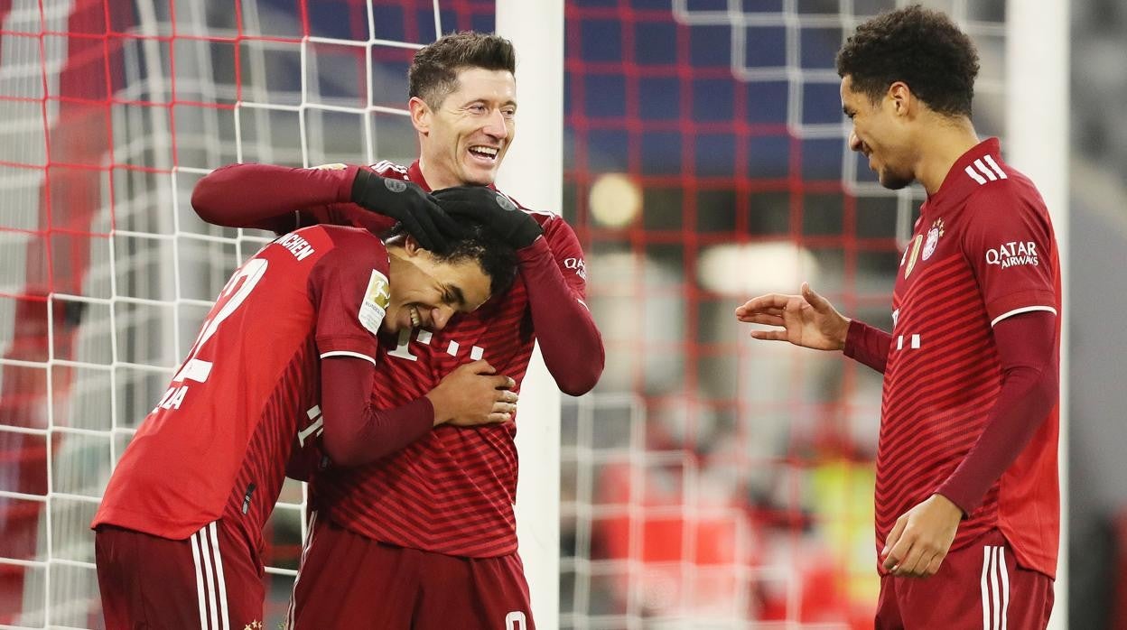 Jugadores del Bayern celebran un gol