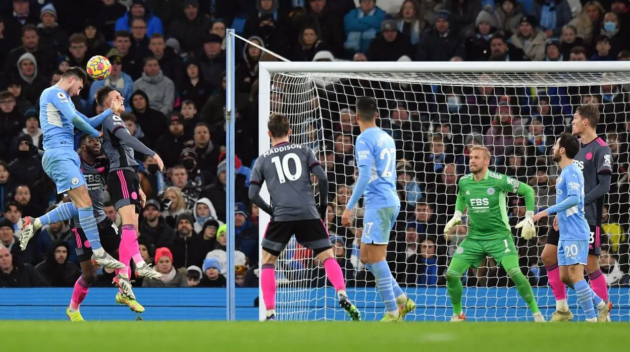 Laporte, marcando el quinto gol del Manchester City frente al Leicester