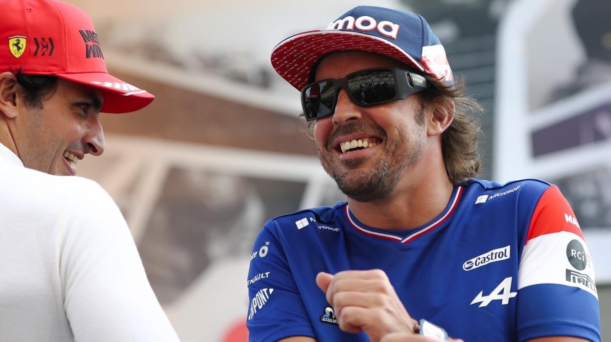 Fernando Alonso, con Carlos Sainz