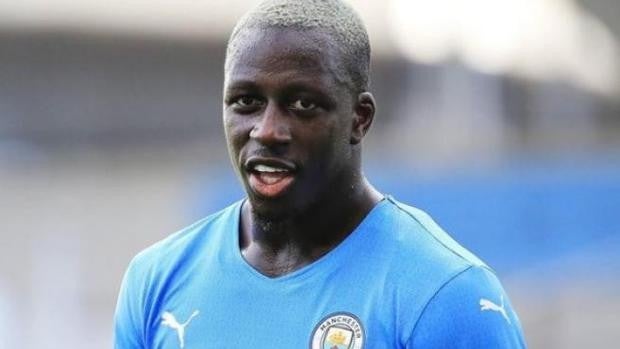 Benjamin Mendy, acusado de siete violaciones, en libertad bajo fianza