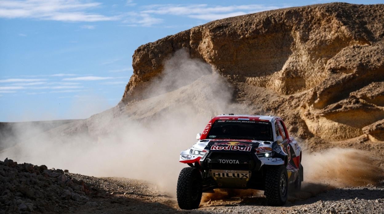 Al-Attiyah, durante la etapa de hoy