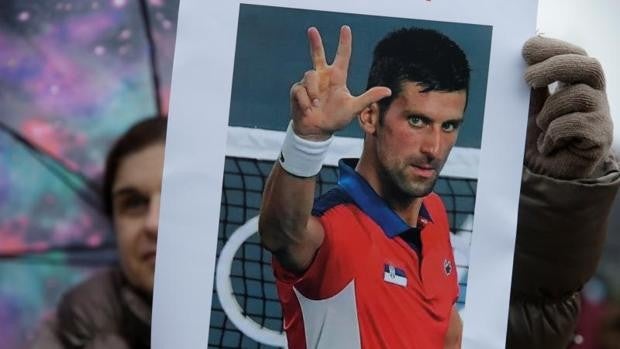 Djokovic, libre de momento