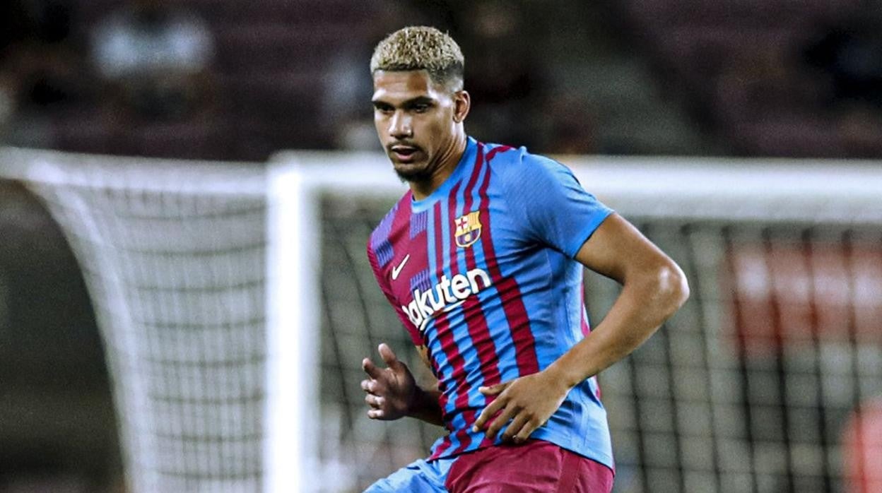 Ronald Araújo, durante un partido con el Barcelona