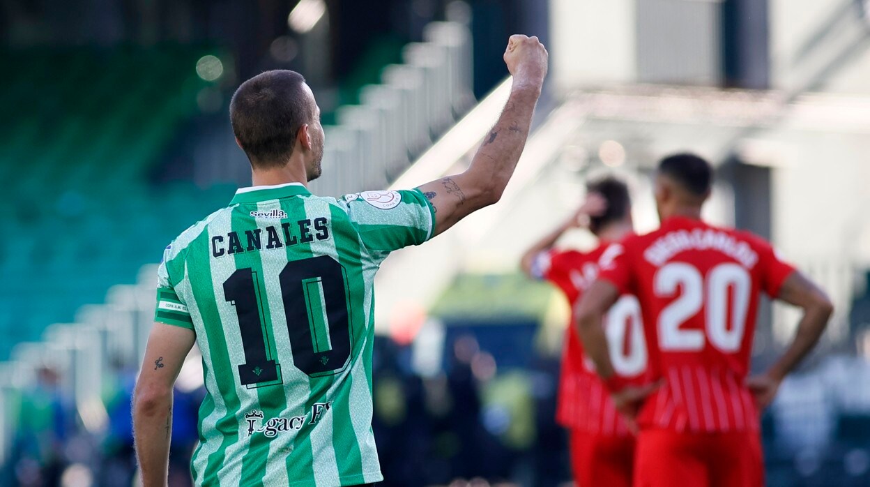 Sergio Canales celebra el gol que le dio el pase al Betis a los octavos de final ante el Sevilla FC