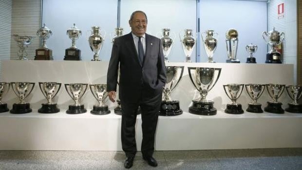 El brillante palmarés de Paco Gento, el único futbolista con seis Copas de Europa