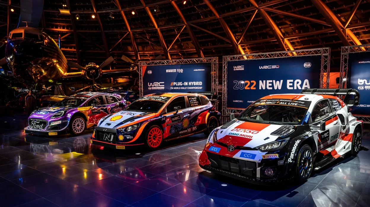 Imagen de los tres coches oficiales de la máxima categoría del Mundial de rallys
