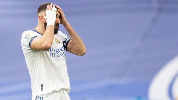 La noche negra de Benzema: Penalti fallado, lesión y robo en su domicilio