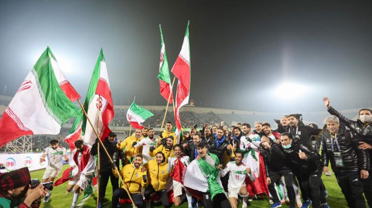 Los jugadores de Irán celebran la clasificación