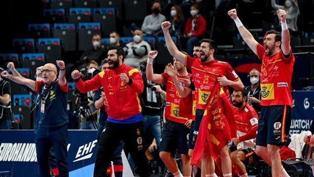 España derriba el muro danés para meterse en otra final del Europeo