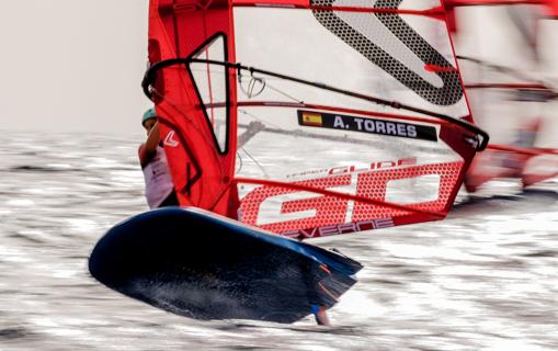 Pilar Lamadrid ya está en la final a tres de los Lanzarote iQFoil Games