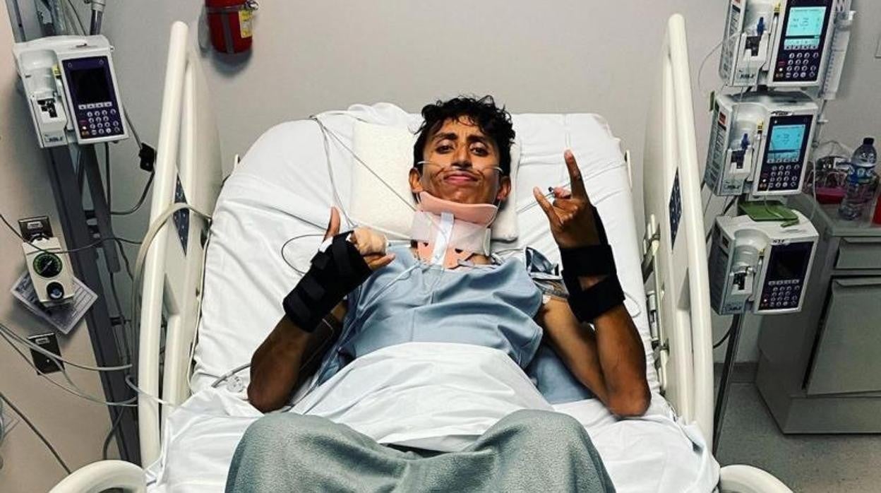 Egan Bernal, en la cama del hospital antes de ser dado de alta