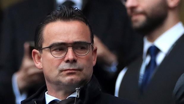 Overmars habría sido despedido por mandar fotos de sus genitales a empleadas del club