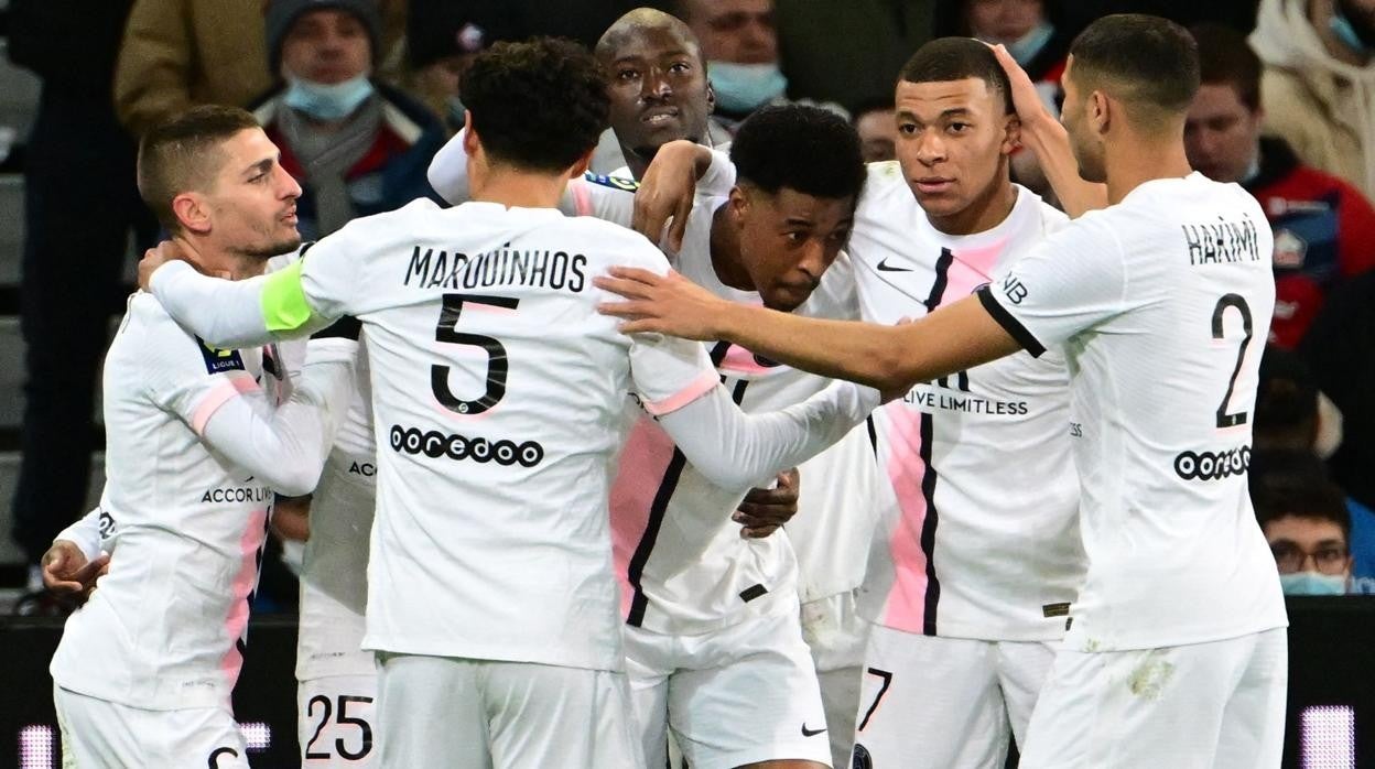 Los jugadores del PSG celebran un gol