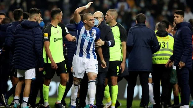 Pepe, ante una grave sanción por patear a un directivo del Sporting de Lisboa