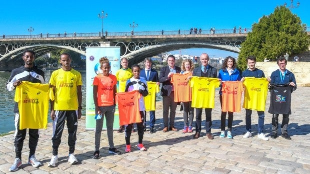 El Puente de Triana, testigo de la puesta de largo del Zurich Maratón Sevilla 2022