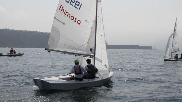 Manolo y Tanis Rey-Baltar lideran la II Liga Fhimasa de la clase Snipe en el Abra