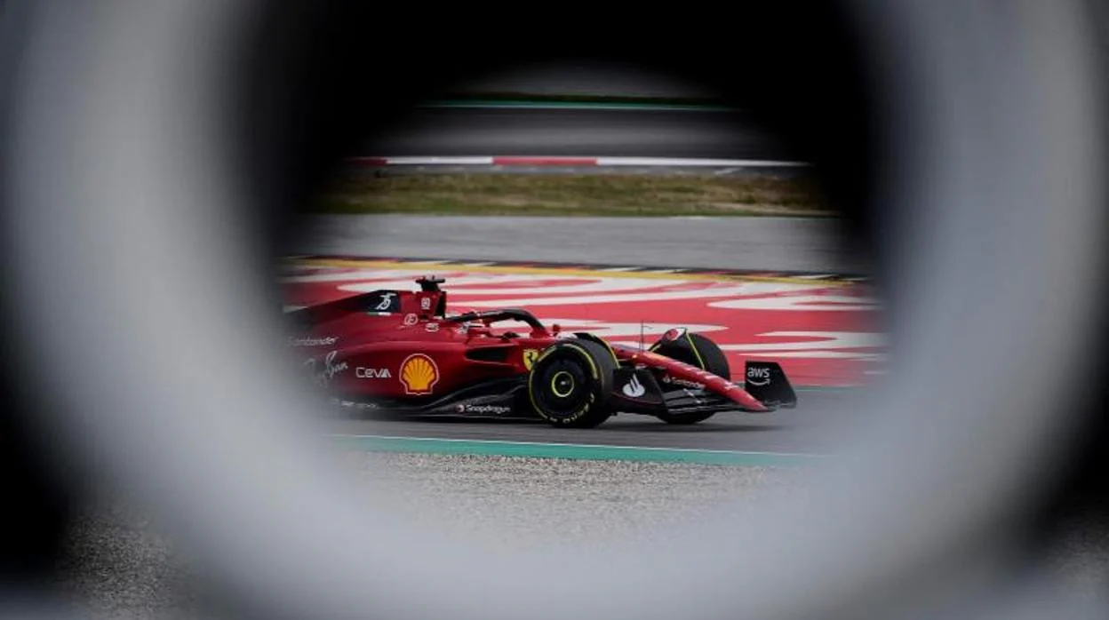 Ferrari toma el mando en Montmeló