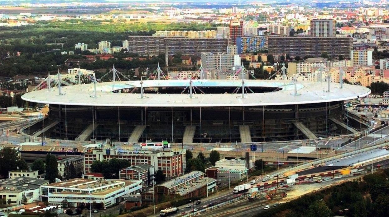 La UEFA traslada la final de la Champions de San Petersburgo a París