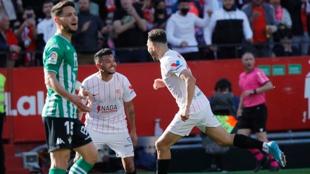 La solidez del Sevilla abruma al Betis (2-1)