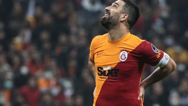 El sobrepeso de Arda Turan amenaza su futuro