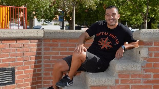 Adrián Hernández, el secreto del ascenso del Yeclano: 200 kilómetros, dos licenciaturas y una diplomatura