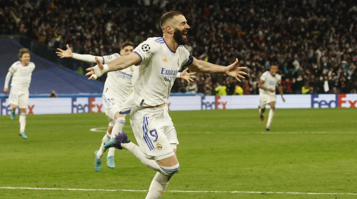 Benzema celebra su segundo gol ante el PSG