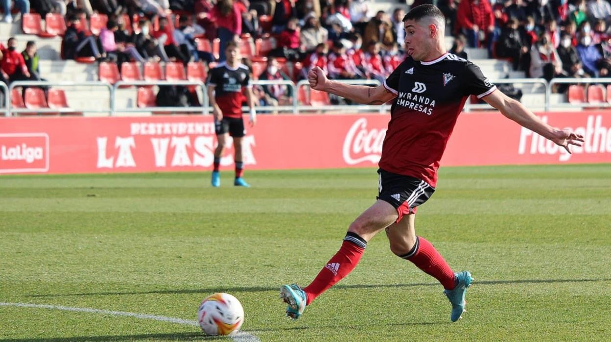 Remontada y golazos del Mirandés en el derbi