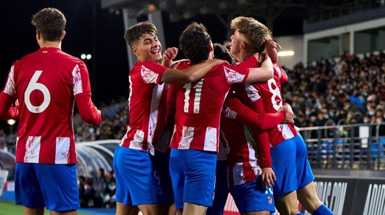 Los juveniles del Atlético de Madrid celebrando un gol al eterno rival