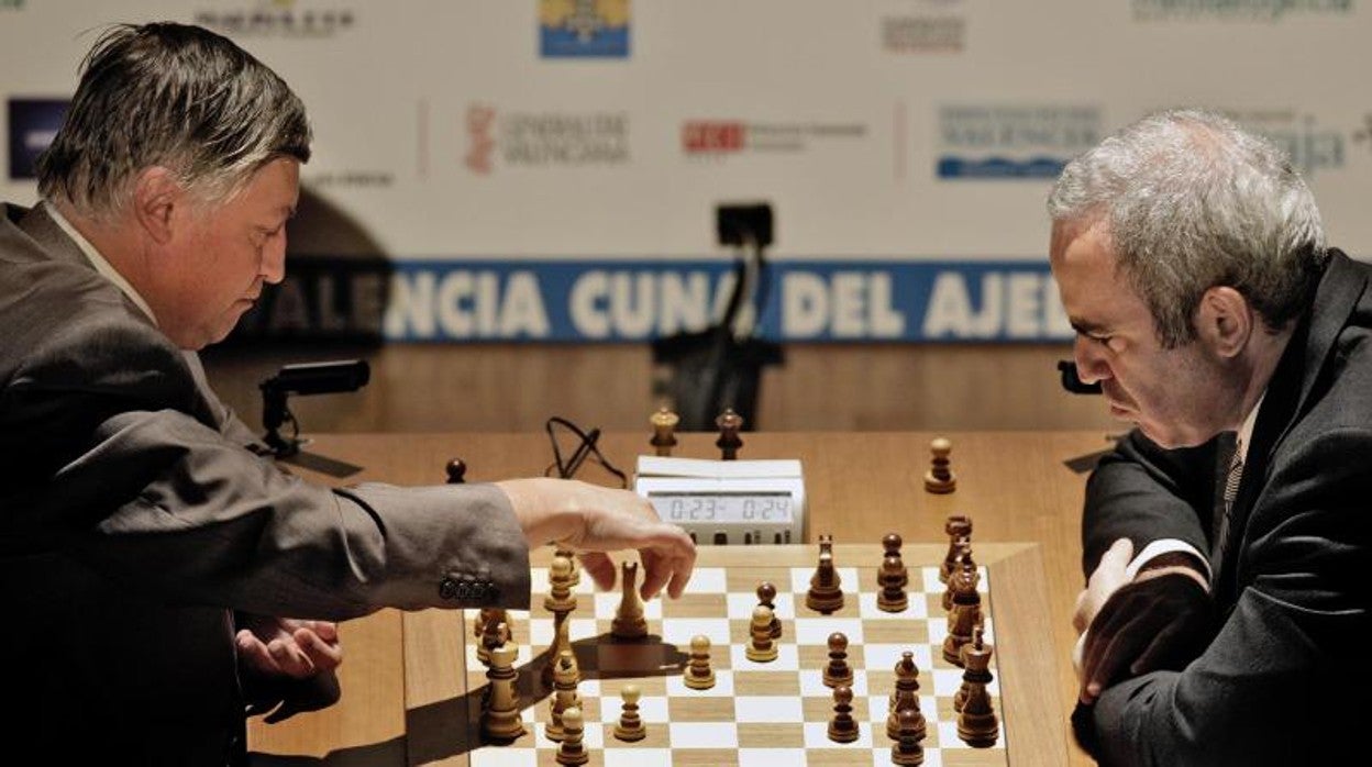 Karpov jugará en León con el ajedrez más grande del mundo