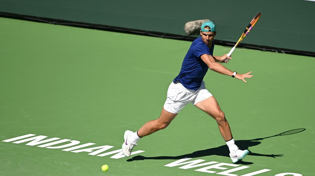 Nadal, durante un entrenamiento en Indian Wells