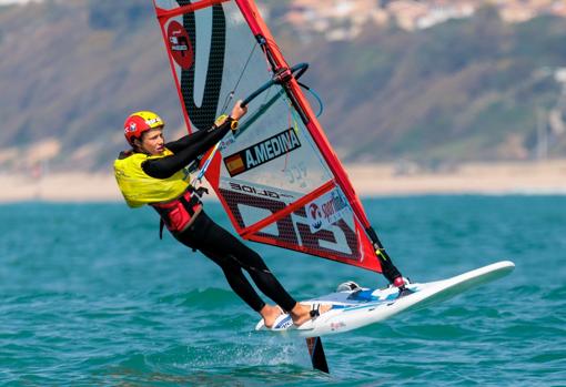 Nicole Van der Velden y Antonio Medina logran su pase a la final del International iQFOil Games Cádiz