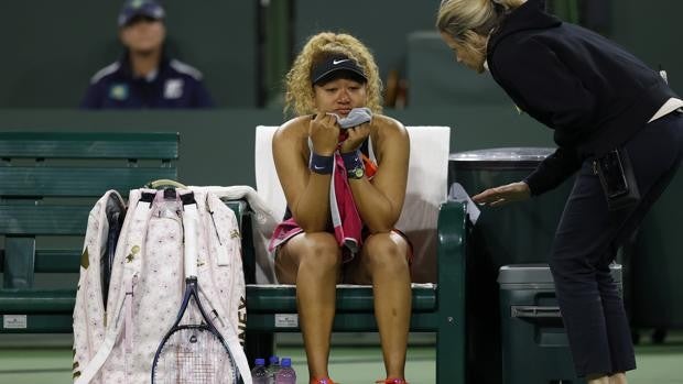 Naomi Osaka se derrumba entre lágrimas tras recibir un insulto desde la grada