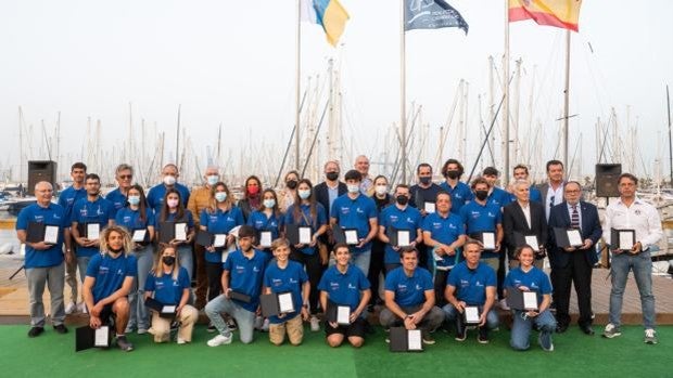 La Real Federación Canaria de Vela entrega un reconocimiento a los mejores regatistas de 2021