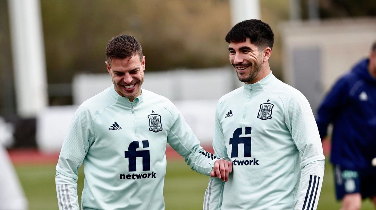 Azpilicueta, junto a Carlos Soler, durante el entrenamiento