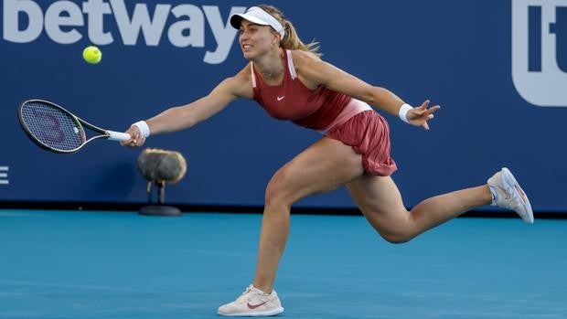 Badosa avanza en Miami pero se le escapa el número 1