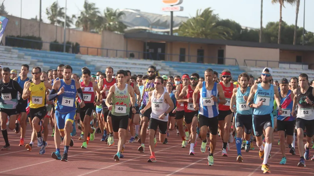 Luis Figueroa ya es leyenda en la Media Maratón Bahía de Cádiz