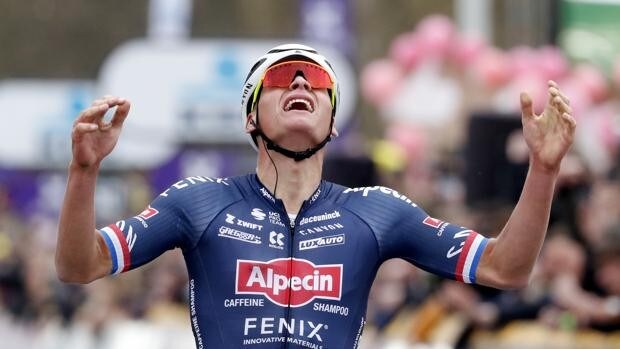 Van der Poel se impone a Pogacar en el Tour de Flandes