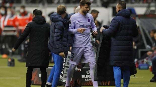 Gerard Piqué se retira lesionado