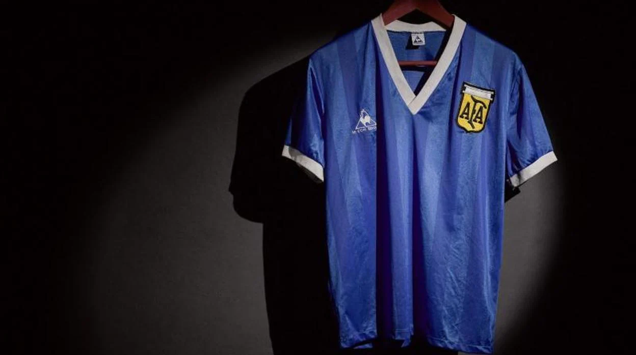 La camiseta que Maradona lució en el partido ante Inglaterra y con la que marcó su gol más famoso
