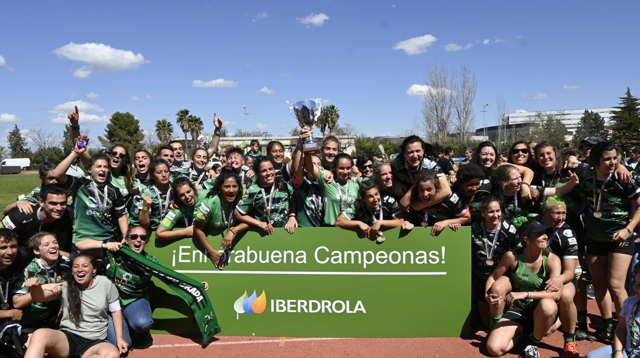 El Corteva Cocos, celebrando el título liguero en el campo de El Cuartillo