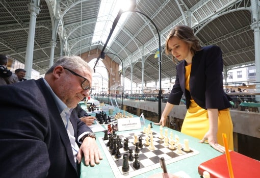 César Camisón, catedrático de la Universidad de Valencia y organizador del evento, logró arrancar unas tablas a la excampeona del mundo Mariya Muzychuk