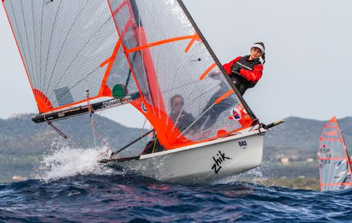 Viento fuerte y mucha ola en la jornada inaugural del Campeonato de España de 29er