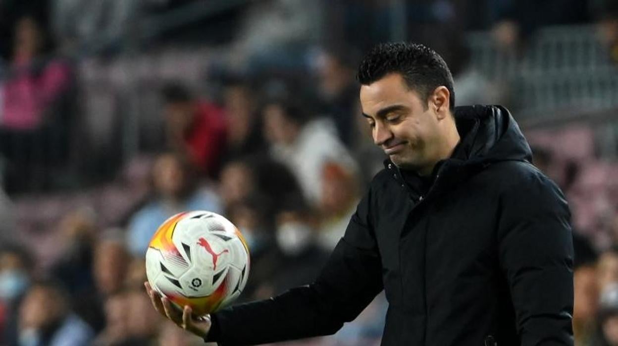 Xavi, durante el partido ante el Cádiz